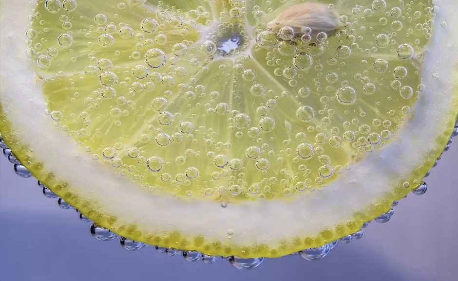 A slice of lemon